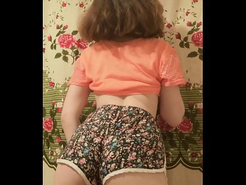 ❤️ Seksi enom bayek stripping mati dheweke kathok cendhak ing kamera ❤ Porno ing kita  ️❤